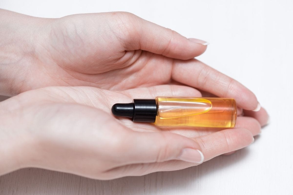 How does cuticle oil work? - Scratch Magazine