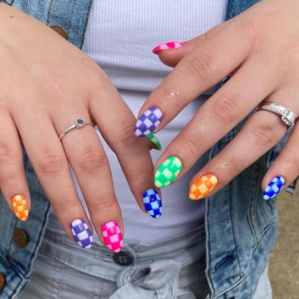 Checkerboard Pattern Nails Checkerboard nails - Scratch Magazine